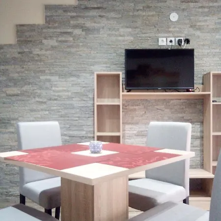 Lela Josanicka Banja